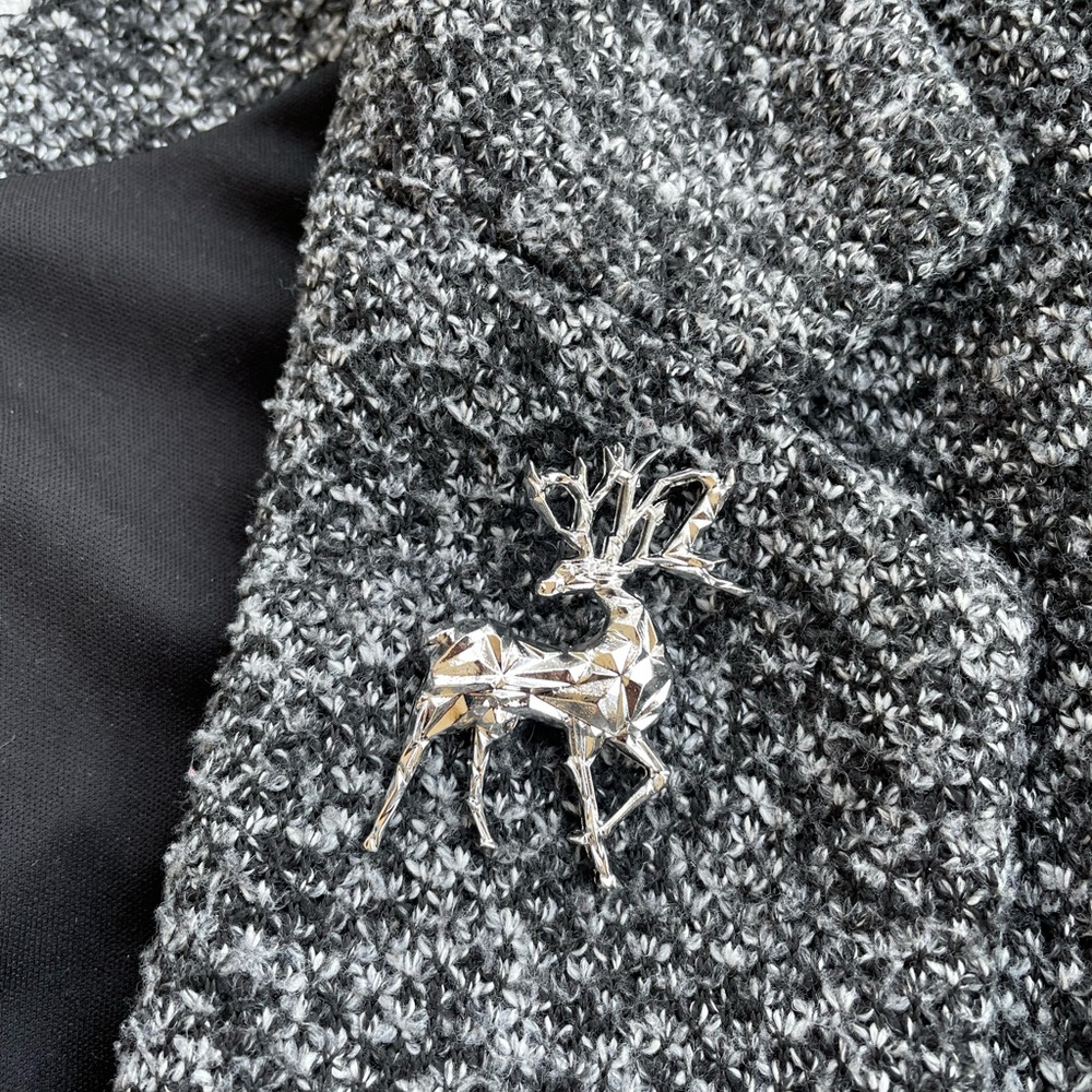 β SOLD β Silver Tone Reindeer Deer Stag Brooch - Picture 3 of 4